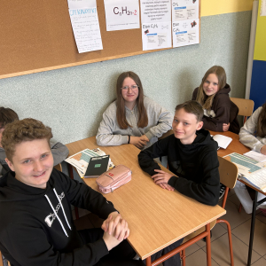 Uczniowie z klasy VII uczestniczą w zajęciach z psychologiem w ramach "Tygodnia Standardów"