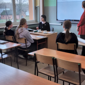 Panie z Zespołu Szkół Technicznych w Kolbuszowej prowadzą zajęcia zawodoznawcze dla uczniów klasy VIII 