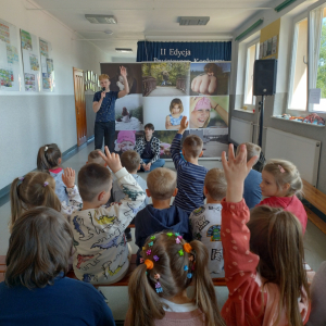 Uczniowie uczestniczą w warsztatach profilaktycznych pt. „Emocje” w wykonaniu Teatru Edukacyjnego z Krakowa