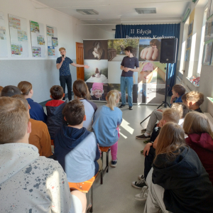 Uczniowie uczestniczą w warsztatach profilaktycznych pt. „Emocje” w wykonaniu Teatru Edukacyjnego z Krakowa