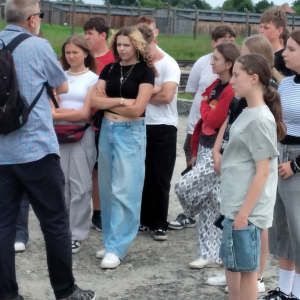 Uczniowie klasy VIII zwiedzają Muzeum Auschwitz-Birkenau