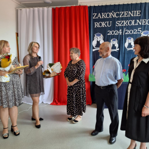 Pani Ela i ksiądz proboszcz rozstają się ze szkołą