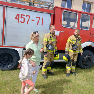 P. Danusia, pedagog naszej szkoły przypomina o niebezpieczeństwach czyhających w sieci.