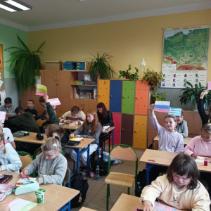 Uczniowie uczestniczą w atrakcyjnych zajęciach z okazji Dnia Języków Obcych