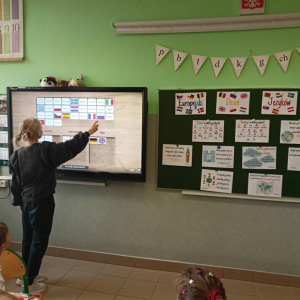 Uczniowie uczestniczą w atrakcyjnych zajęciach z okazji Dnia Języków Obcych