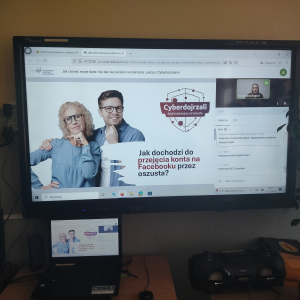 Na zdjęciu widzimy prowadzących lekcję online w Projekcie BAKCYL