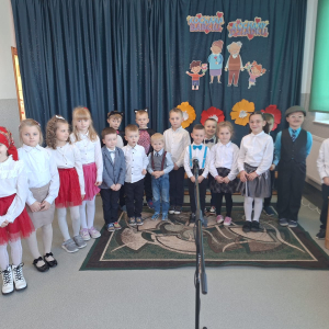 Dzieci przedstawiają część artystyczną