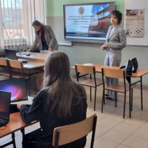 Uczniowie biorą dział w spotkaniu promującym Zespół Szkół Technicznych w Kolbuszowej