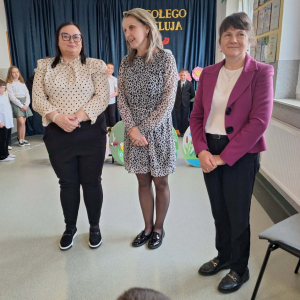 Pani Dyrektor i Panie z Rady Rodziców składają wielkanocne życzenia.