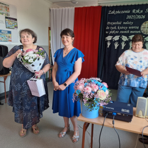 Pani Elżbieta Szczur, w imieniu grona pedagogicznego, składa podziękowania Pani Dyrektor.